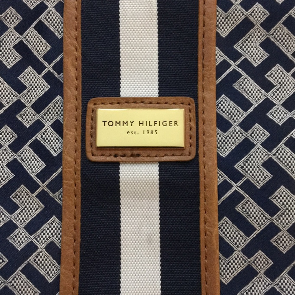 Tommy hilfiger cross body bag